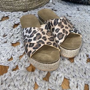 Leopard platform slides